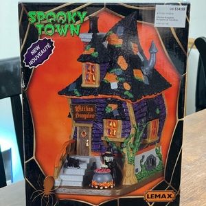 Lemax Spooky Town - Witches Bungalow